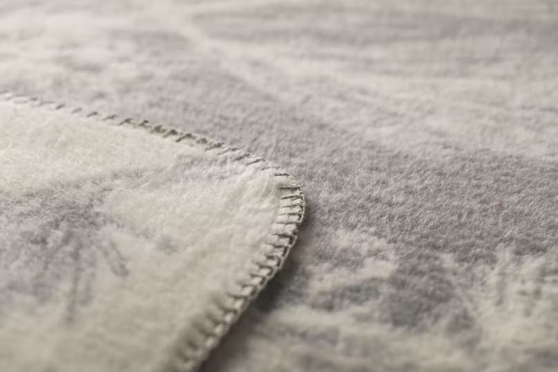 David Fussenegger SAVONA Wohndecke Tannenzweige rohweiß