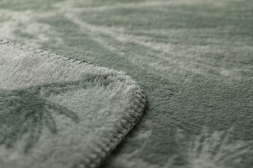 David Fussenegger SAVONA Wohndecke Tannenzweige glasgrün