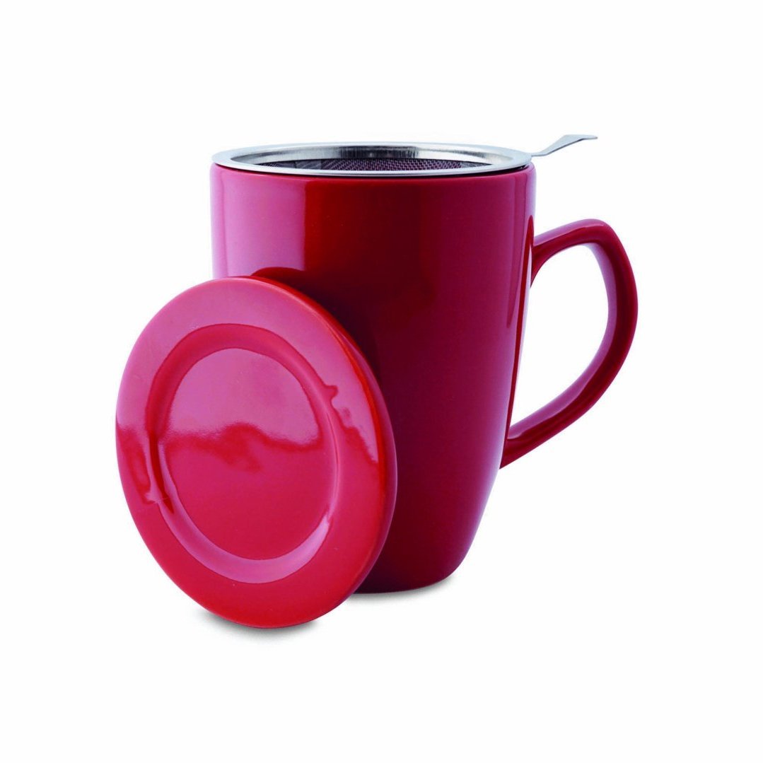 Shamila Teebecher mit Sieb