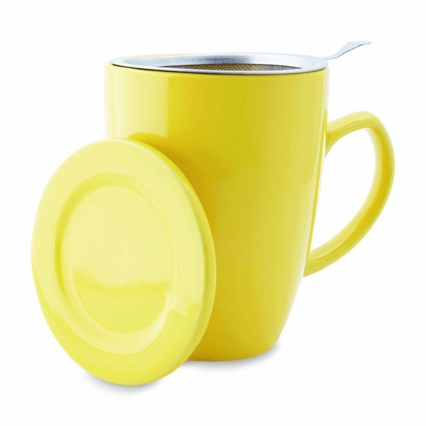 Shamila Teebecher mit Sieb