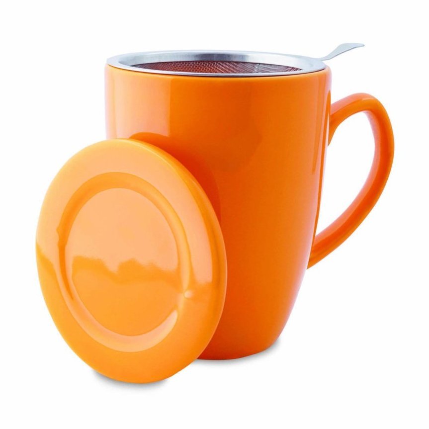 Shamila Teebecher mit Sieb