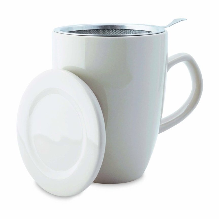 Shamila Teebecher mit Sieb