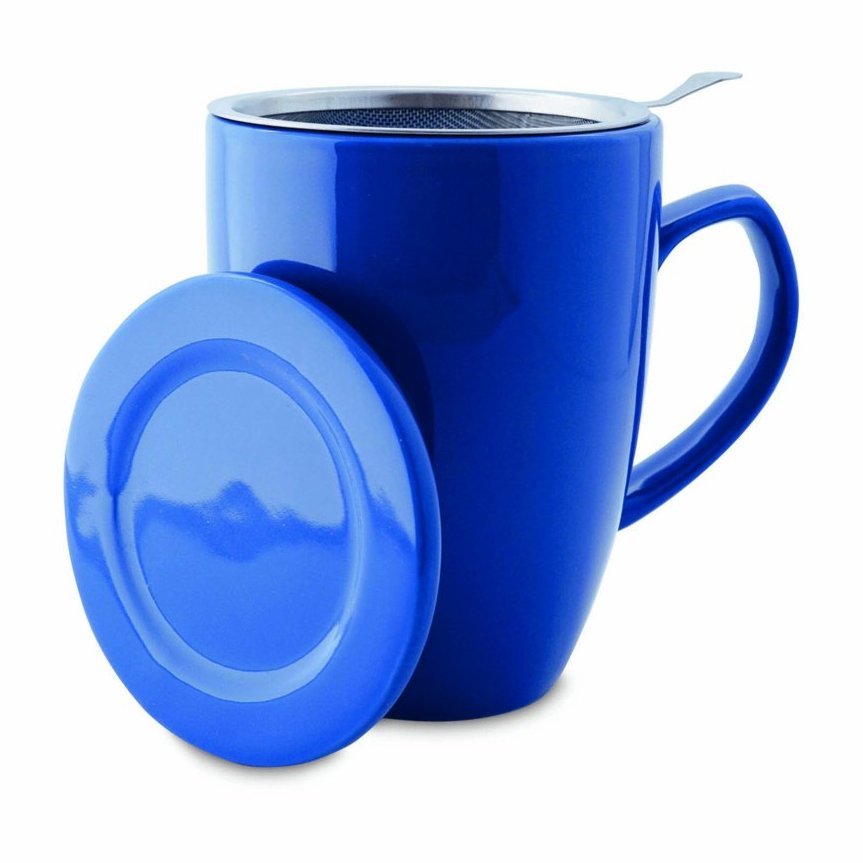 Shamila Teebecher mit Sieb