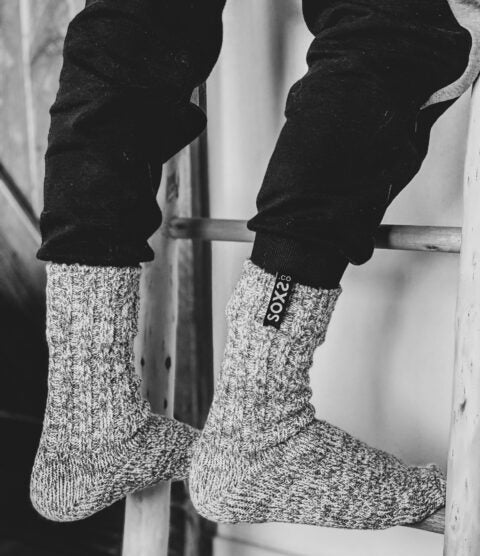SOXS Graue Woll-Herrensocken mittelhoch jet black