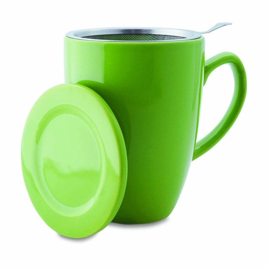 Shamila Teebecher mit Sieb