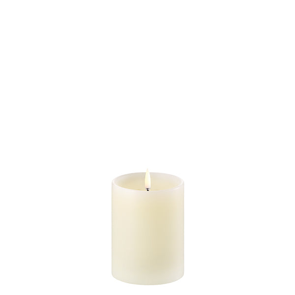 Uyuni LED Pillar Kerze mit Schulter 7,8x10,1 cm, Ivory